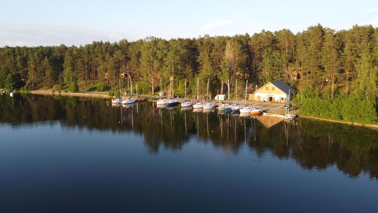Schadzka W Dwunastce Z Widokiem Na Jezioro Borsk Exteriér fotografie